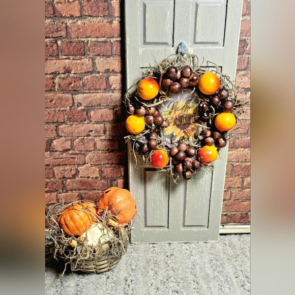 Dollhouse Miniature Trellis, Wreath & Basket - Picture 1 of 15